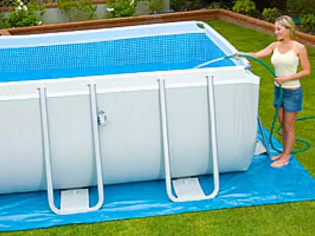 What size is a 10,000 gallon pool?